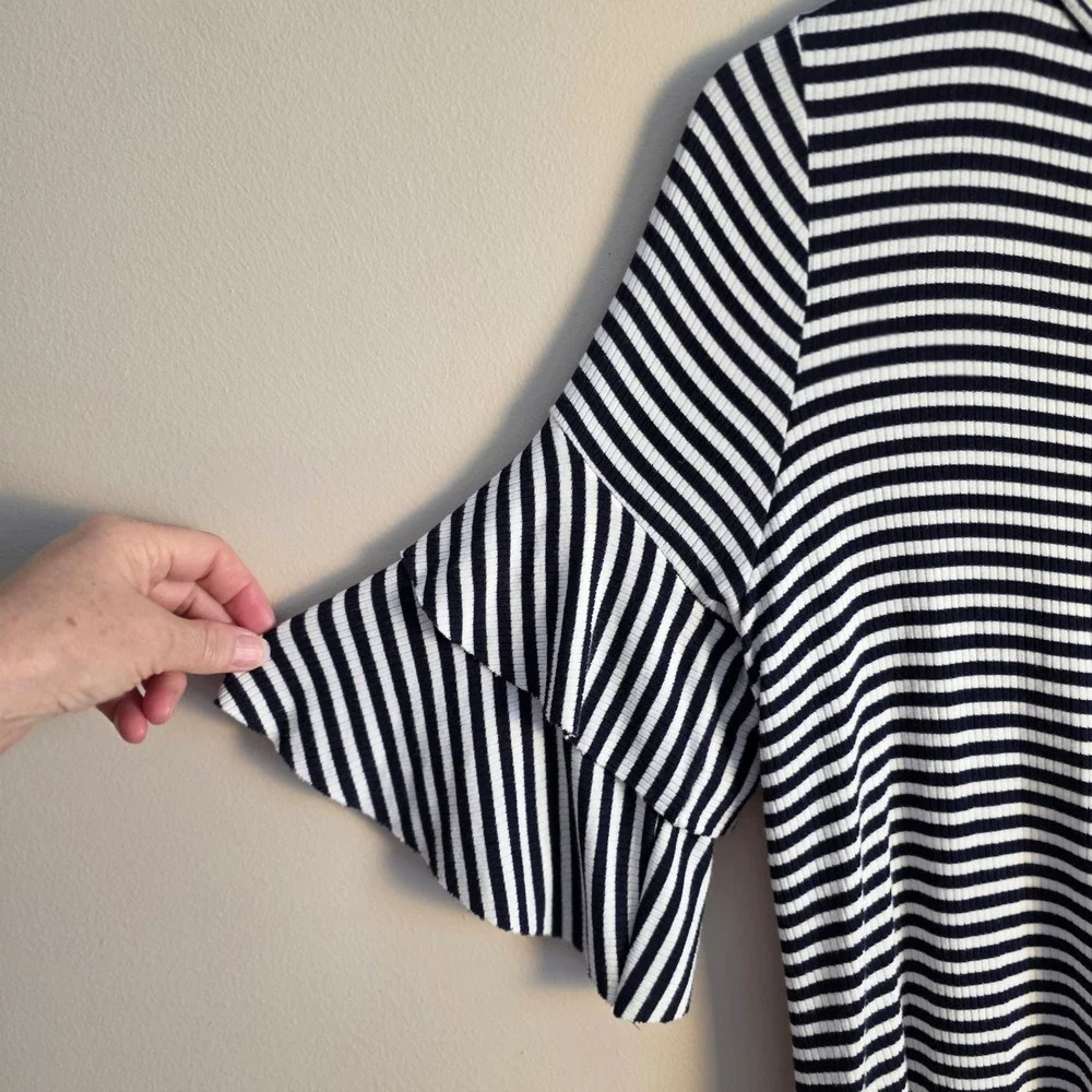 Blu‎ Pepper Ruffle Sleeve Top Womens Large Navy White Striped Bow Back Ribbed